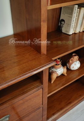 Mobile da soggiorno con cassettiera centrale porta Tv e librerie a giorno ai lati in legno massiccio
